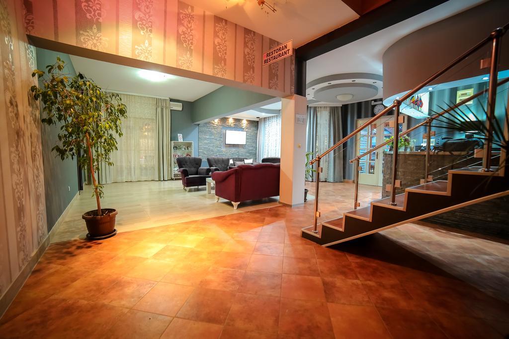 Garni Hotel Radovic كراغوييفاك المظهر الخارجي الصورة